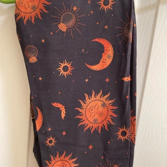 No Boundaries sun moon leggings crystal ball Halloween bats spiderwebs soft - Picture 1 of 2